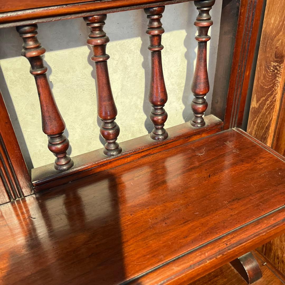 お値段大幅にお下げしましたイギリスアンティークカップボード（100年以上前）