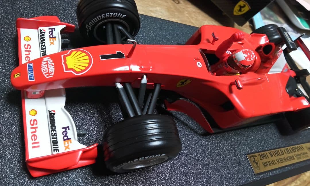 フェラーリ F1 モデルカー 1/18 2001年 シューマッハ　個体ナンバ 有