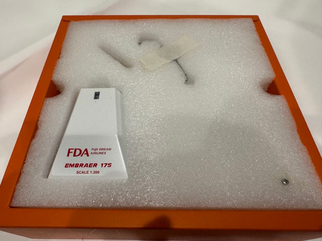 FDA Embraer 175 スケール1/200 完成品　Jc wings
