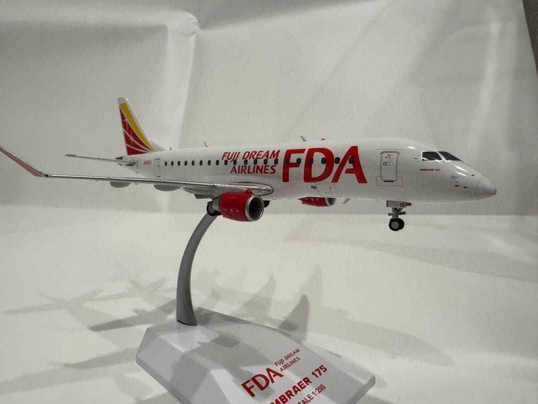 FDA Embraer 175 スケール1/200 完成品　Jc wings