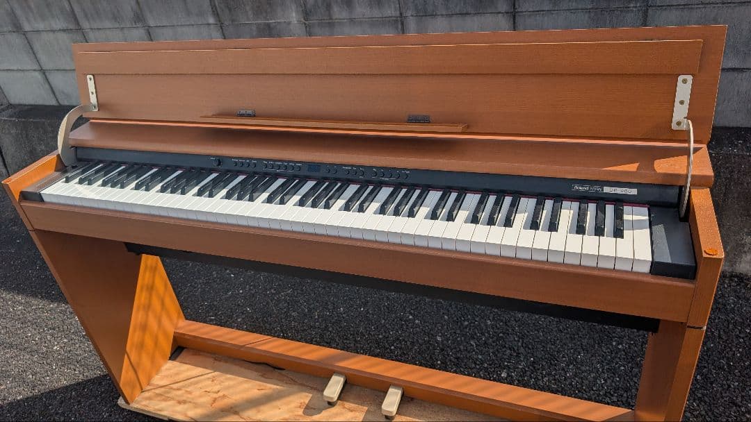送料込みプロが選ぶ音・機能のRoland 電子ピアノ DP900 05年製激美品