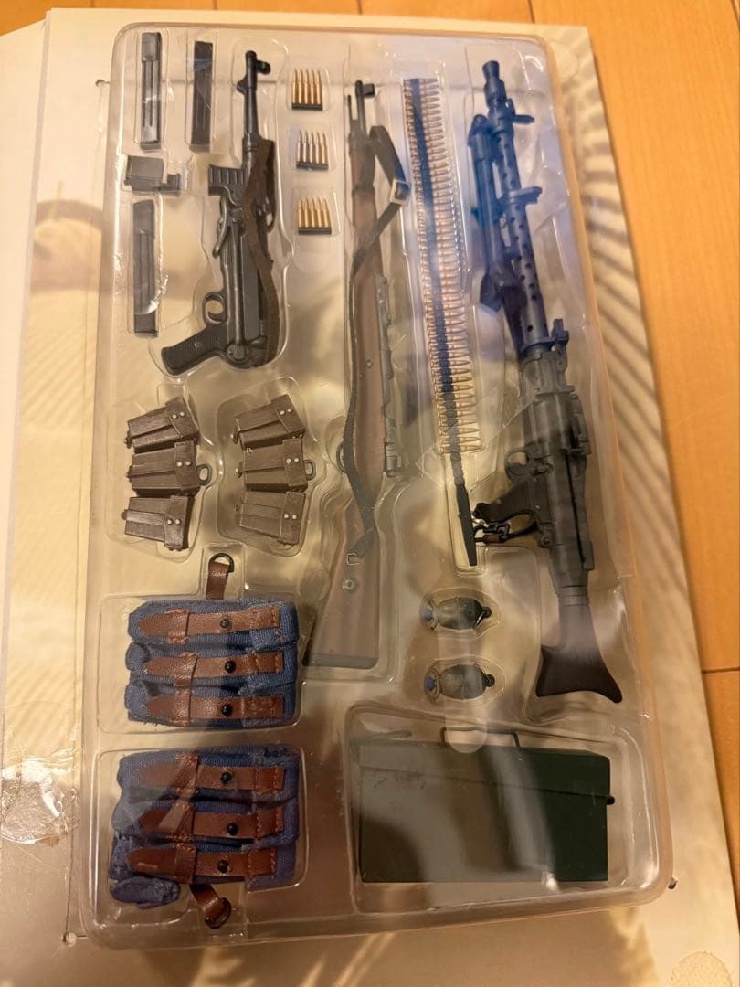 ドラゴンモデルズ　1/6WW2ドイツ軍降下猟兵フィギュア　ジオラマ付き