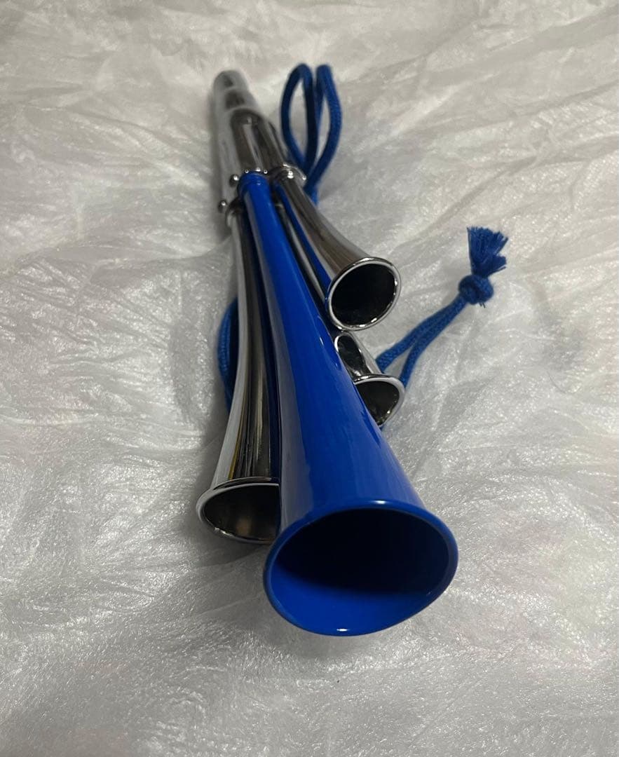 ブルーとシルバーのチアホーン（ガンバ大阪）