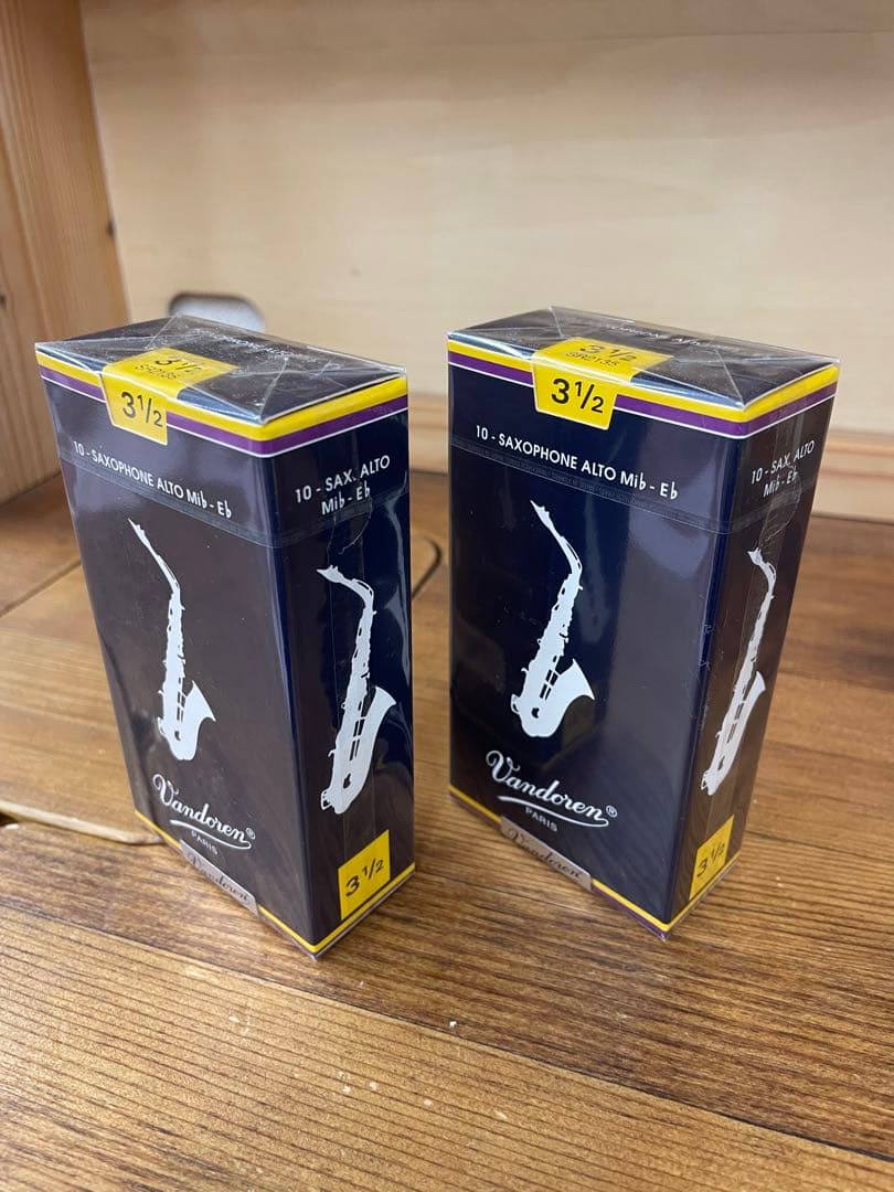 Vandoren（バンド-レン）アルトサックス用リード 強度: 3 1/2 2箱