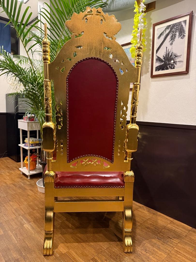 王座の豪華な椅子