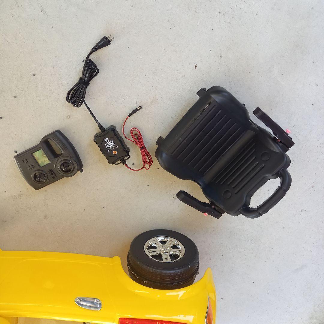 【ジャンク品】「ほぼ新品ですが」子供用　乗用電動カー　電気自動車　ラジコン