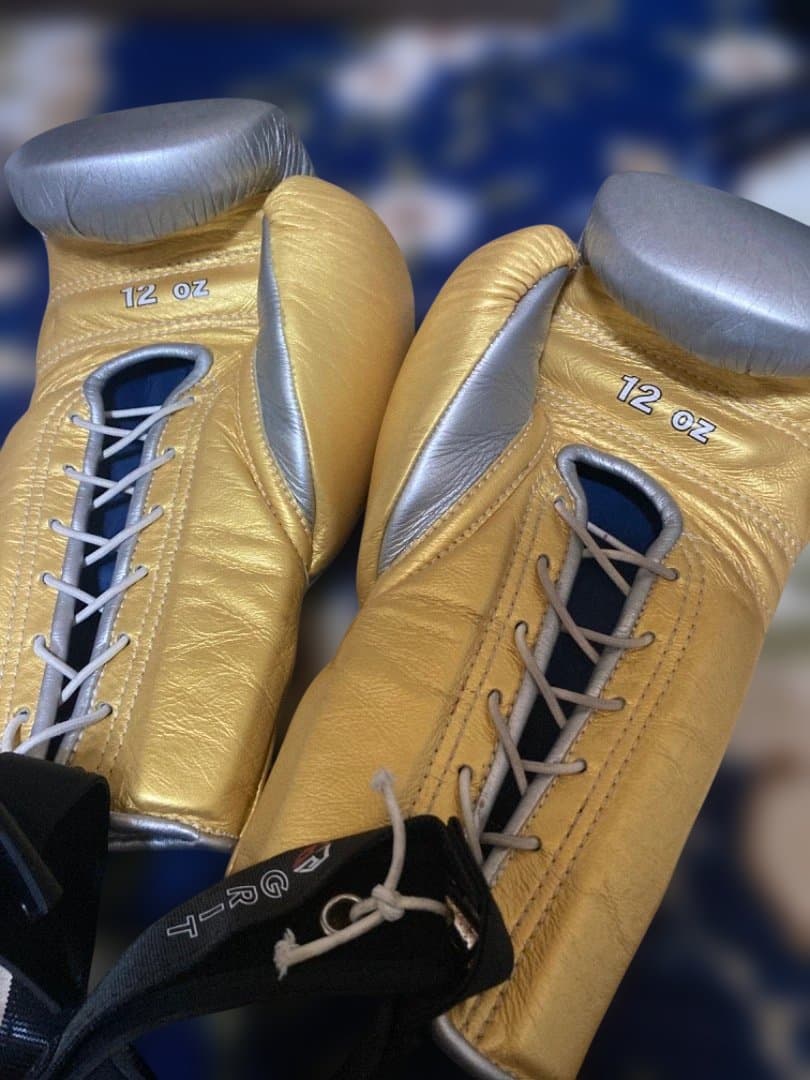 ぴ*す様 Winning ボクシンググローブ 12 oz シルバー/ゴールド