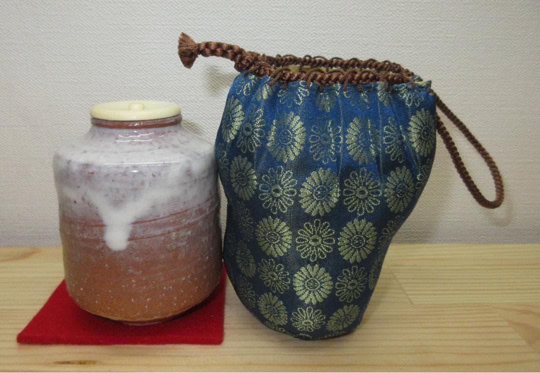 送料込【逢絢亭】茶道具 茶入 萩焼 肩衝形 仕覆付 金子信彦 共箱入り