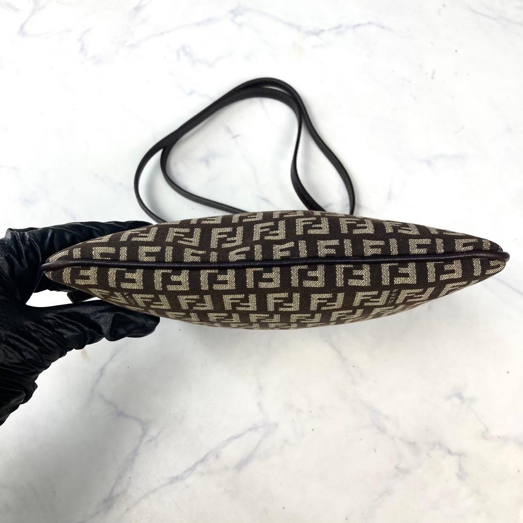 美品 FENDI ショルダーバック ズッキーノ キャンバス FF金具