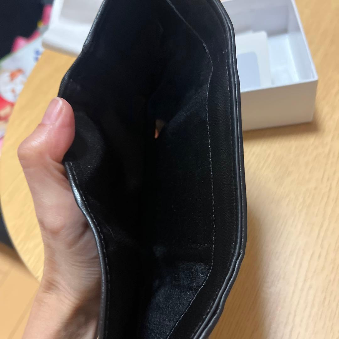 黒レザー三つ折り財布