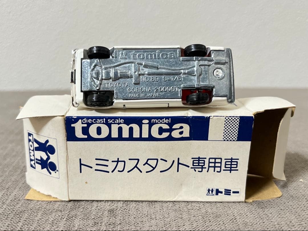 トミカ 日本製 黒箱 89 トヨタ コロナ 2000GT スタント専用車