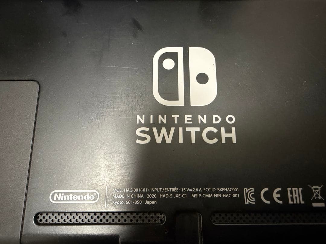Nintendo Switch グレー 新モデル　テーブルモードは液晶に難あり