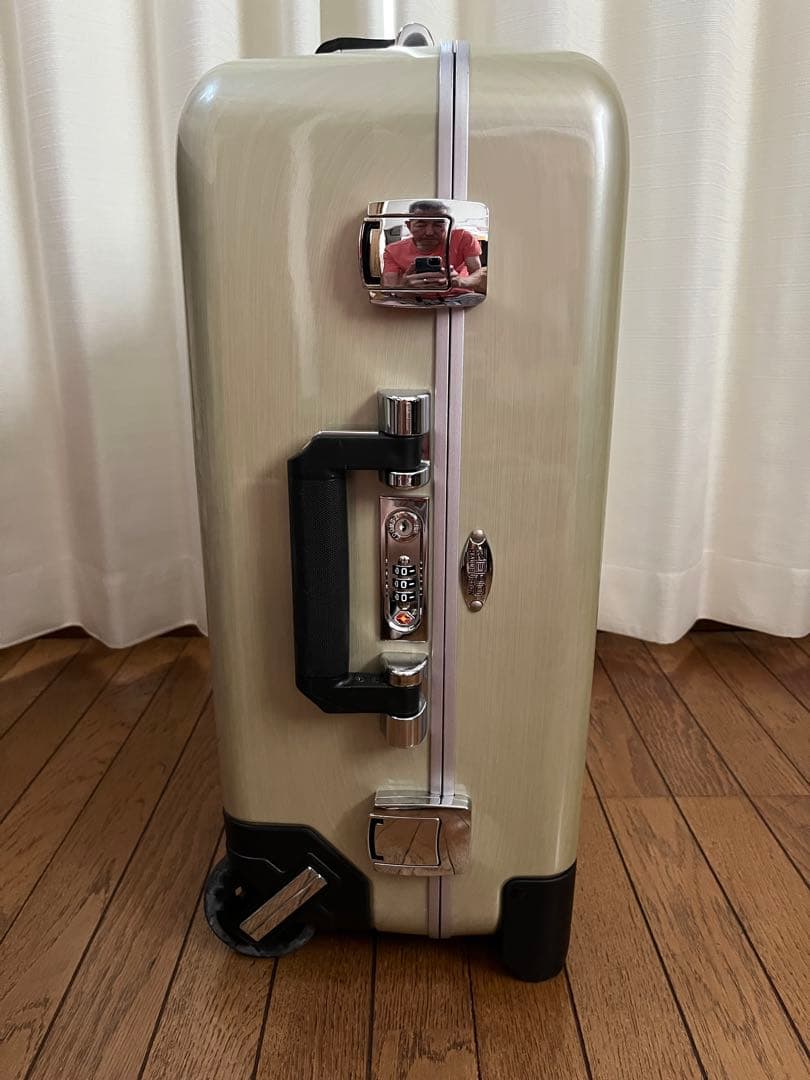 tocushino　ゼロハリ2輪　ポリカボネート　キャリーケース 中古品