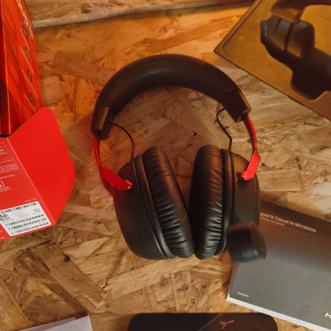 ヘッドホン HyperX Cloud III Wireless