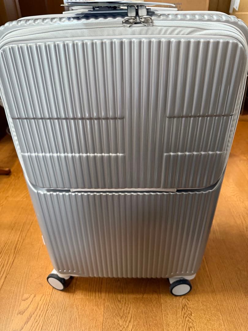innovator INV60 62L シルバーサンド キャリーケース