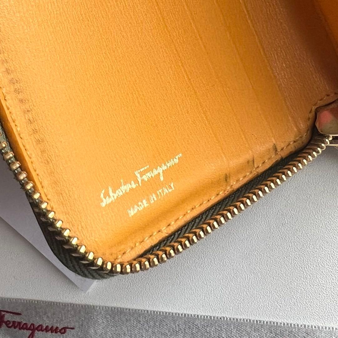 41 美品 Ferragamo サルバトーレフェラガモ ラウンドファスナー 財布