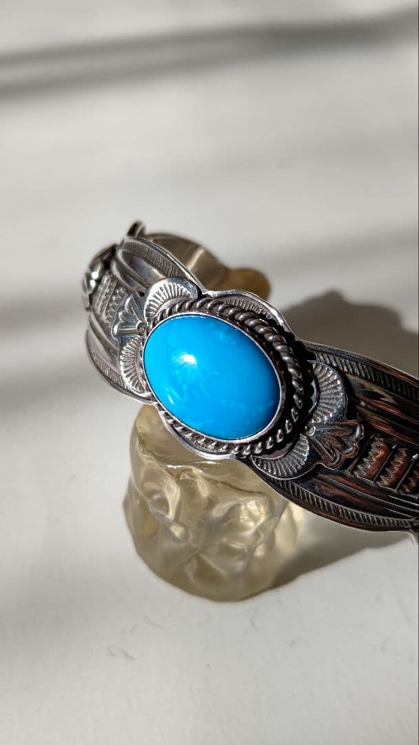 confutatis ゲーリーリーブス ターコイズ、コンチョ付きバングル