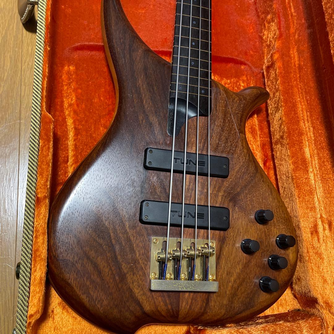 TUNE TWB4 エレキベース フレットレス　フェンダーハードケース付