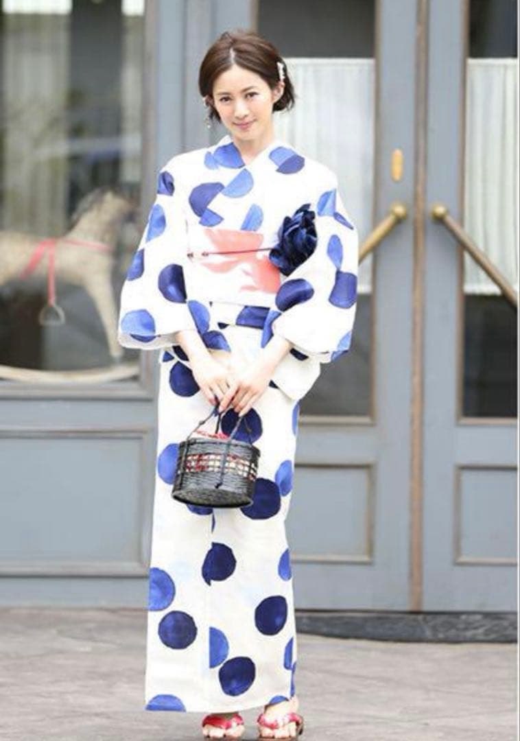 ☆高垣麗子さん着用 浴衣5点セット 生成りに青や水色のドット柄☆