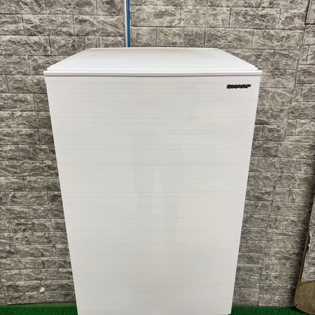 696 大容量　179L シャープ　冷蔵庫　100L強　小型　一人暮らし　両開き