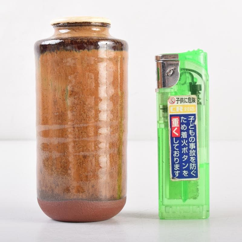 茶道具　高取焼　肩衝茶入　在銘　仕覆付　共箱　V　7028