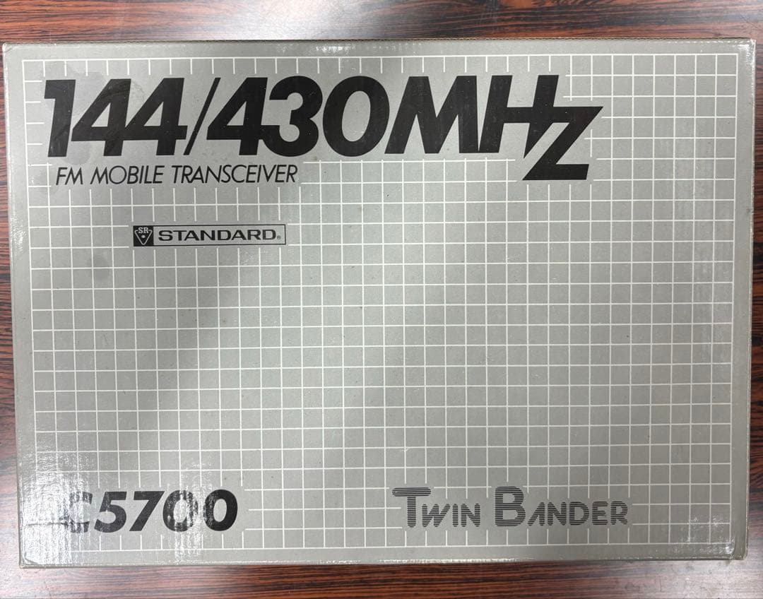STANDARD 5700 FMモバイルトランシーバー