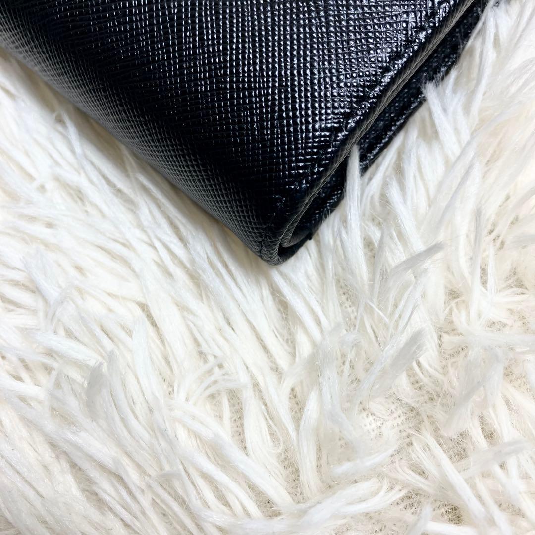 【未使用級】 プラダ 現行 折財布 サフィアーノ メタルロゴ IC内蔵