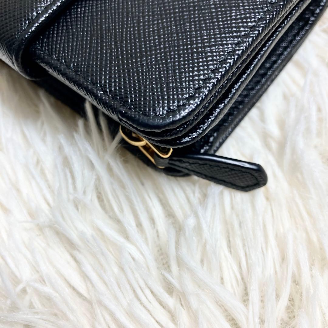 【未使用級】 プラダ 現行 折財布 サフィアーノ メタルロゴ IC内蔵