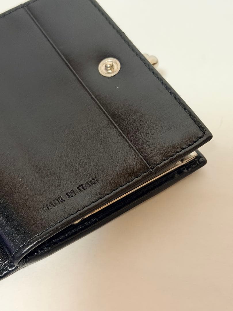 PRADA ブラック 二つ折り財布　がま口　小さい　黒　シンプル　レザー