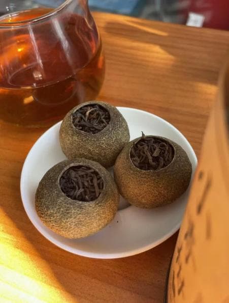 滇聘号勐海産のプーアル熟茶金芽古树茶柑