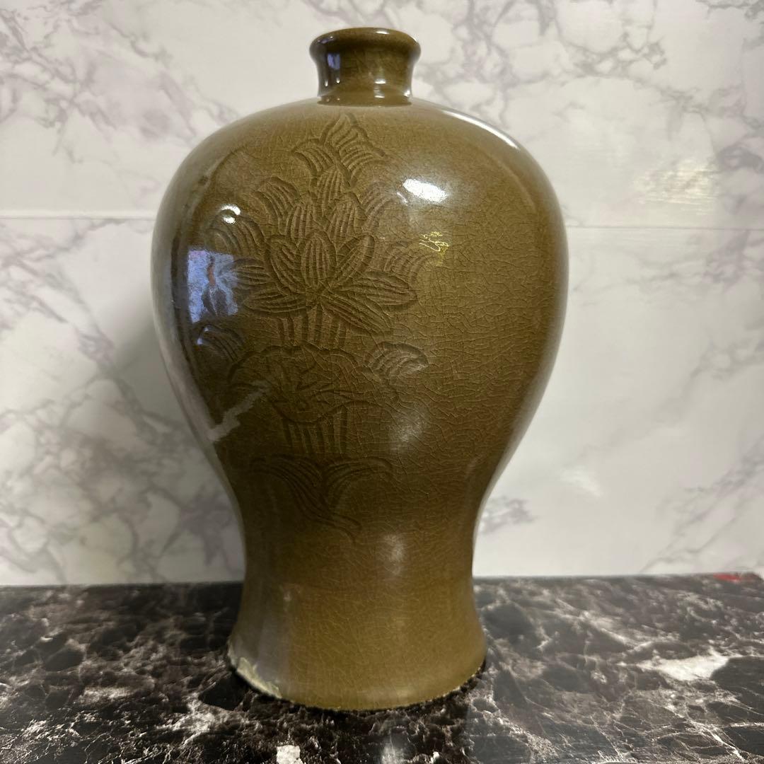 高麗青瓷、陰刻草花紋、大梅瓶。