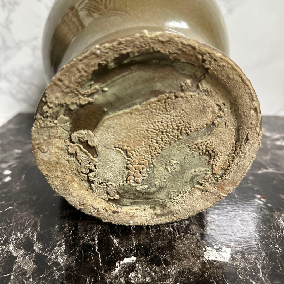 高麗青瓷、陰刻草花紋、大梅瓶。