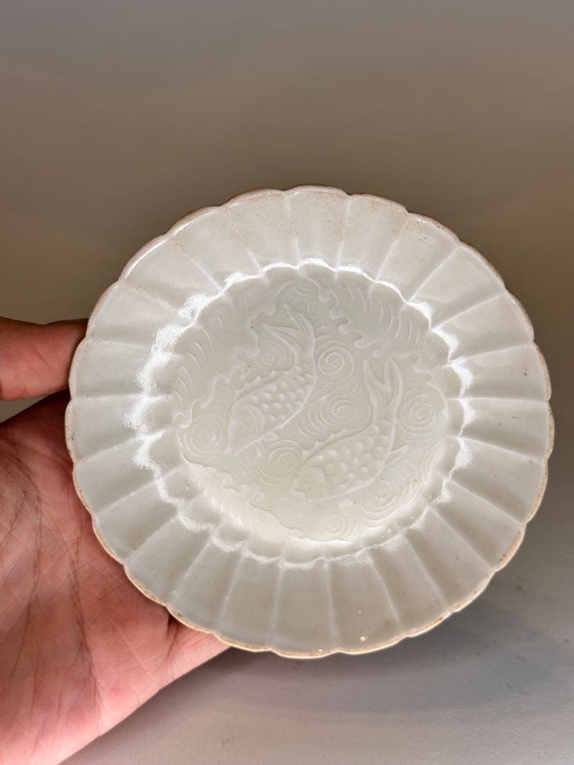 哥窯 白釉 小皿 葵口 双魚文 古陶磁 古い皿