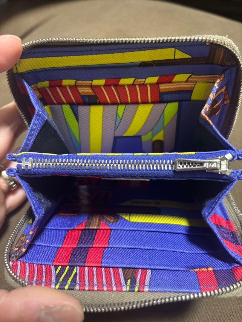 HERMES エルメス　シルクインコンパクト　エトゥープ