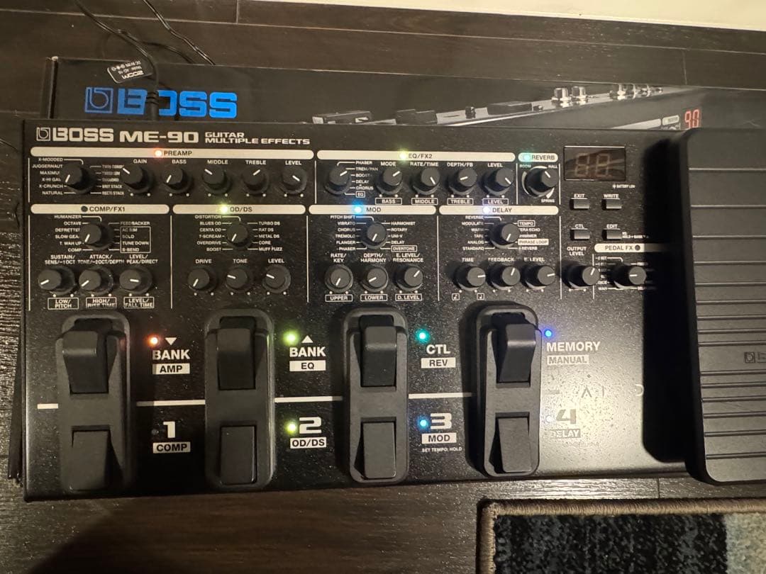 BOSSマルチエフェクター　ME-90