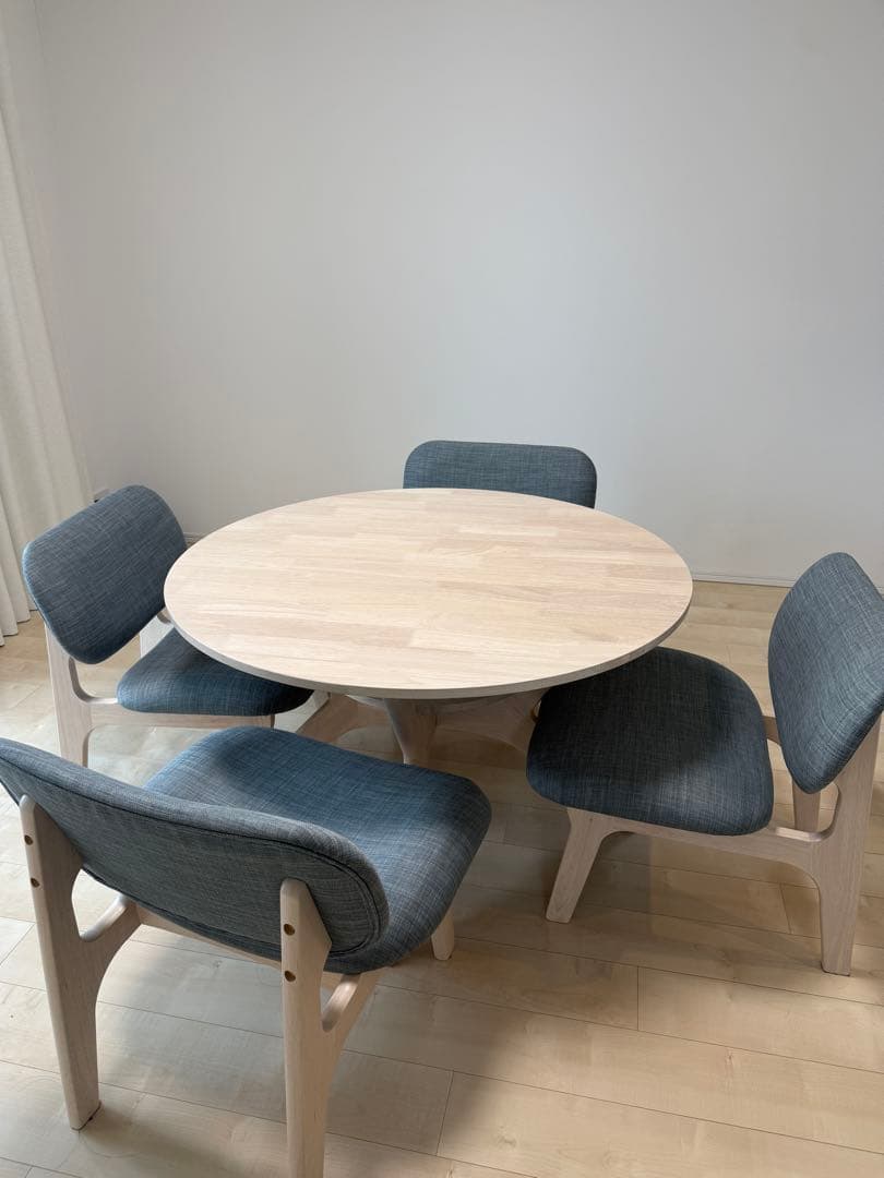円形ダイニングテーブルと椅子4脚セット