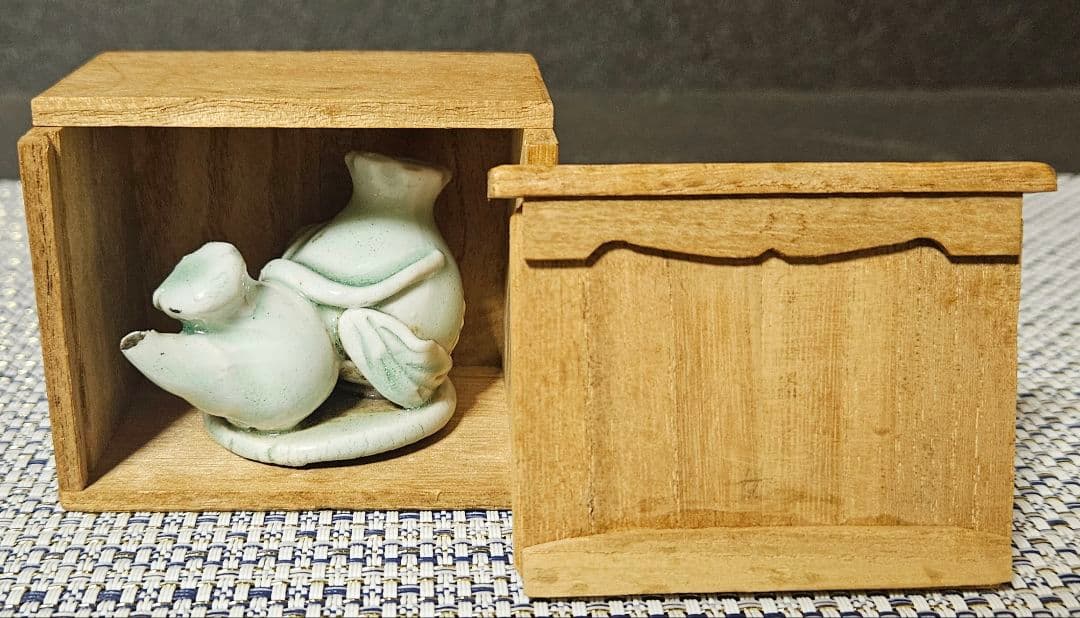 中国古美術　中国古陶磁器　明朝　明代　青白磁　影青　瓢に葉形　水滴　書道具文房具