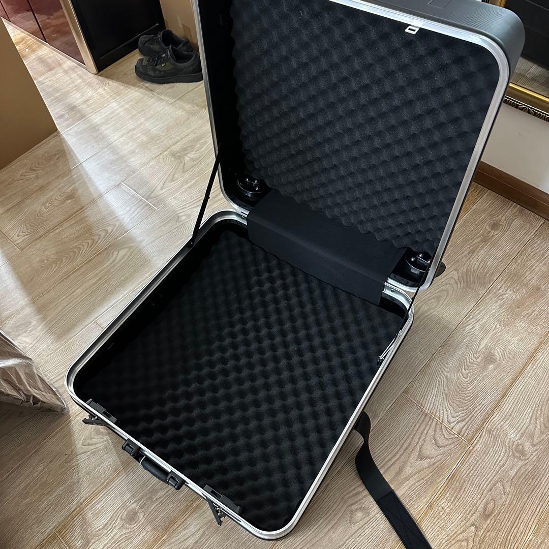 B&W 最新モデル ブロンプトン専用設計で作られたハードタイプのキャリーケース