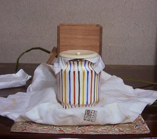 今日庵　加藤丈佳作　紅毛写　茶入　箱：太翁在印　共箱　古物。