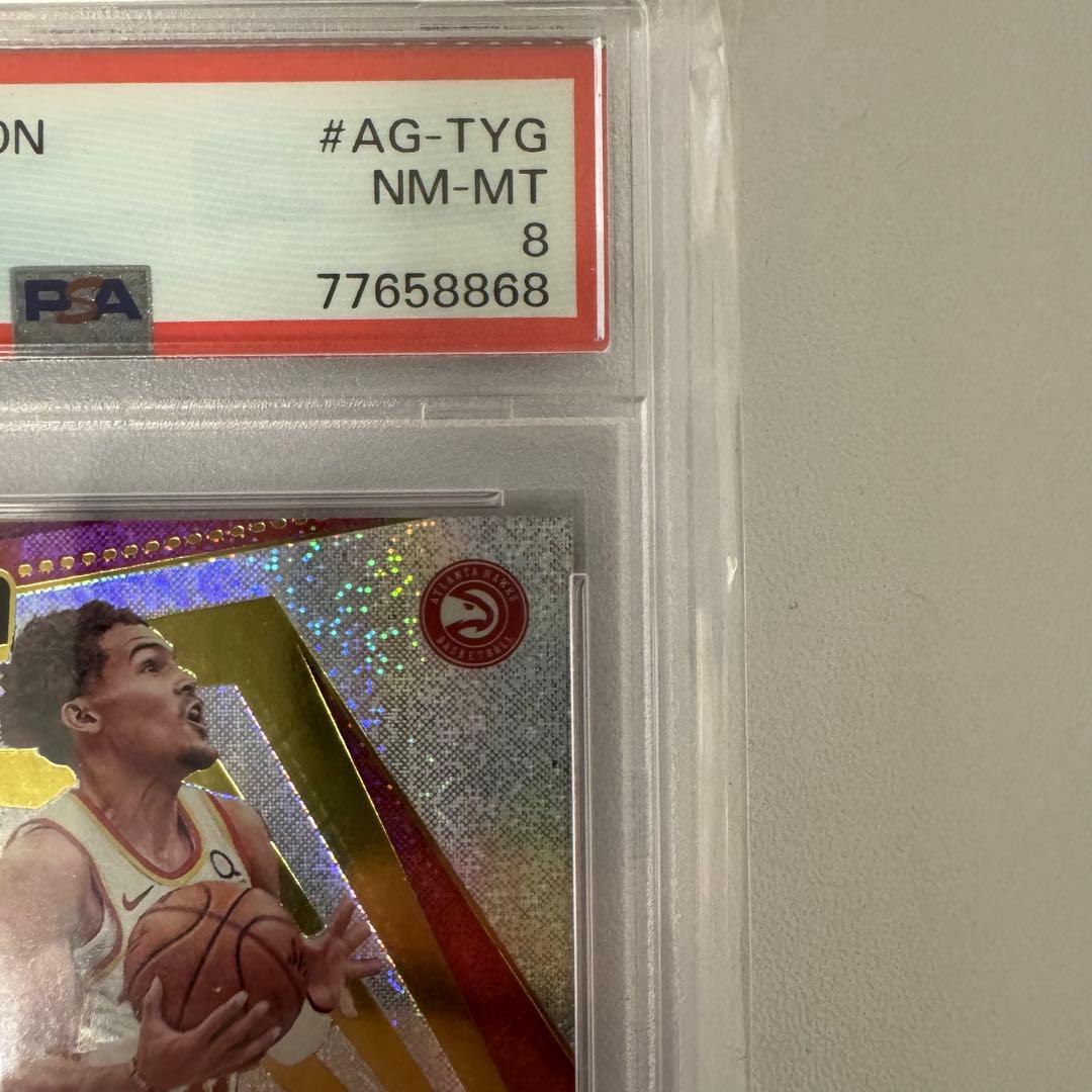 トレイヤング　直筆サイン　オート　panini Revolution PSA8