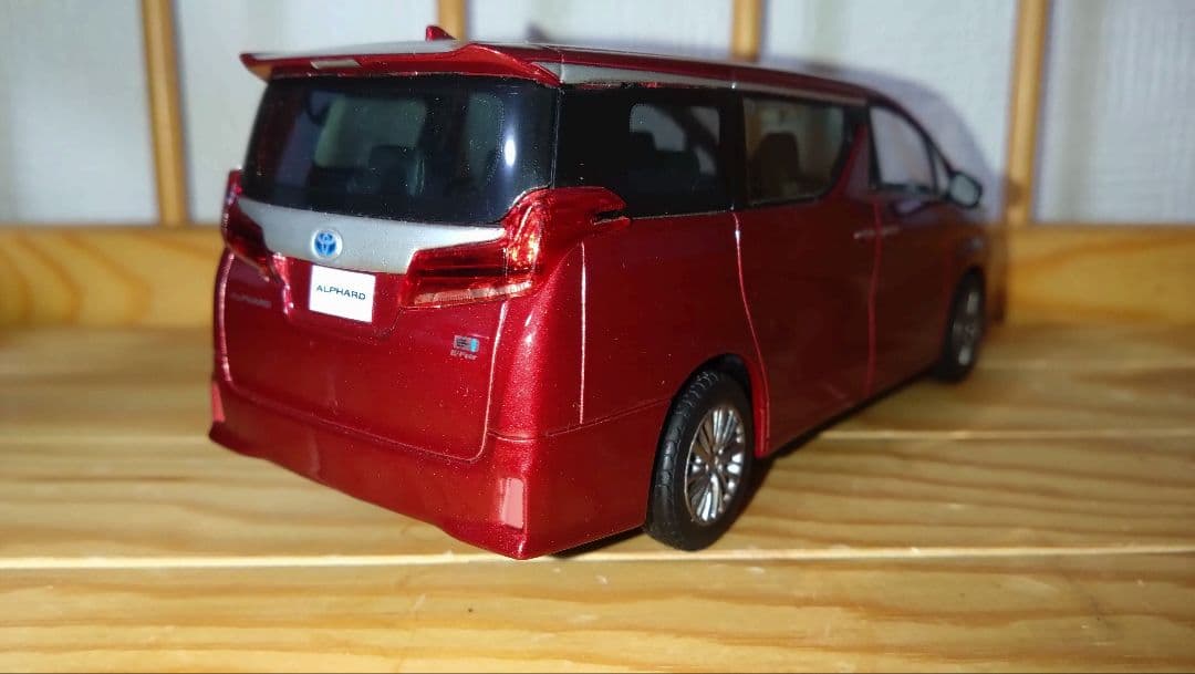 トヨタ　アルファード　カラーサンプル　レッド