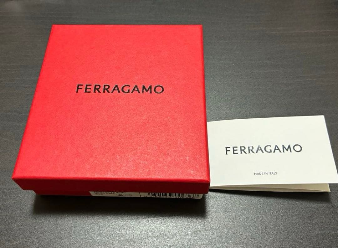 【FERRAGAMO】二つ折り財布 ガンチョシティ フェラガモ