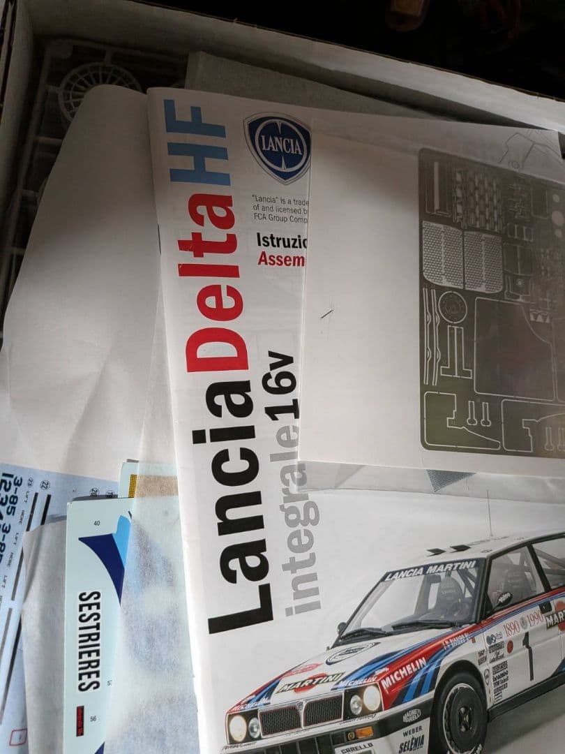 プラモデル 1/12 ランチア デルタ HF インテグラーレ 16V