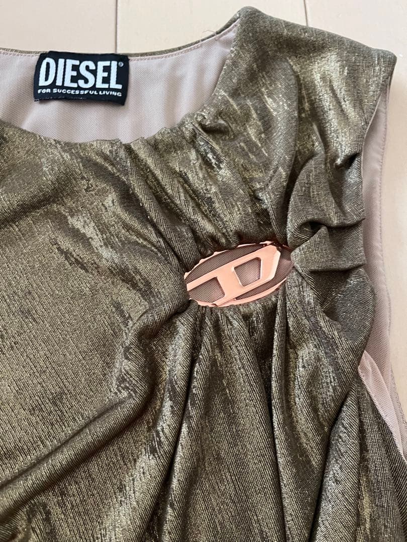 最終値下げ　DIESEL オーバル メタルDロゴ シャイニータンクトップ