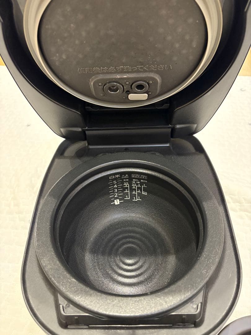 TIGER タイガー 土鍋ご泡火炊き　炊飯器 5.5合JPG-S100 3.0L