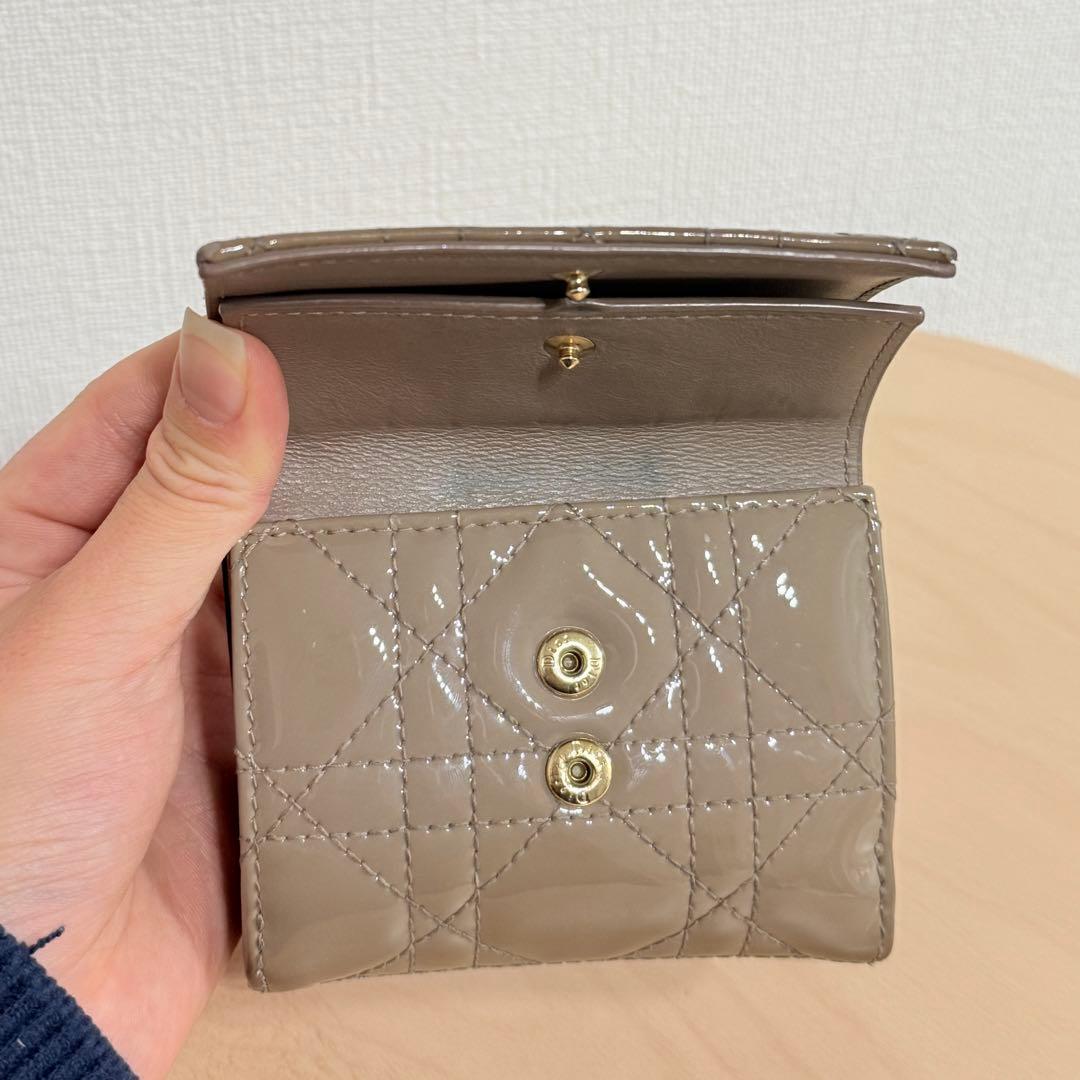 Lady Dior Lotus ウォレット　パテントカーフスキン／三つ折り財布