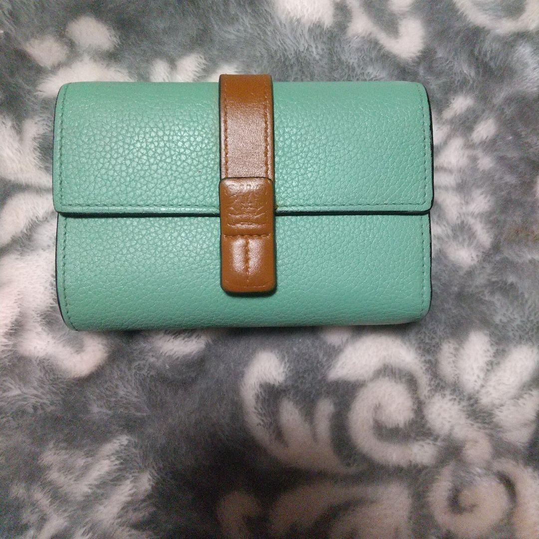 ロエベLOEWEバーティカルウォレットグリーン系 三つ折り財布 レザー