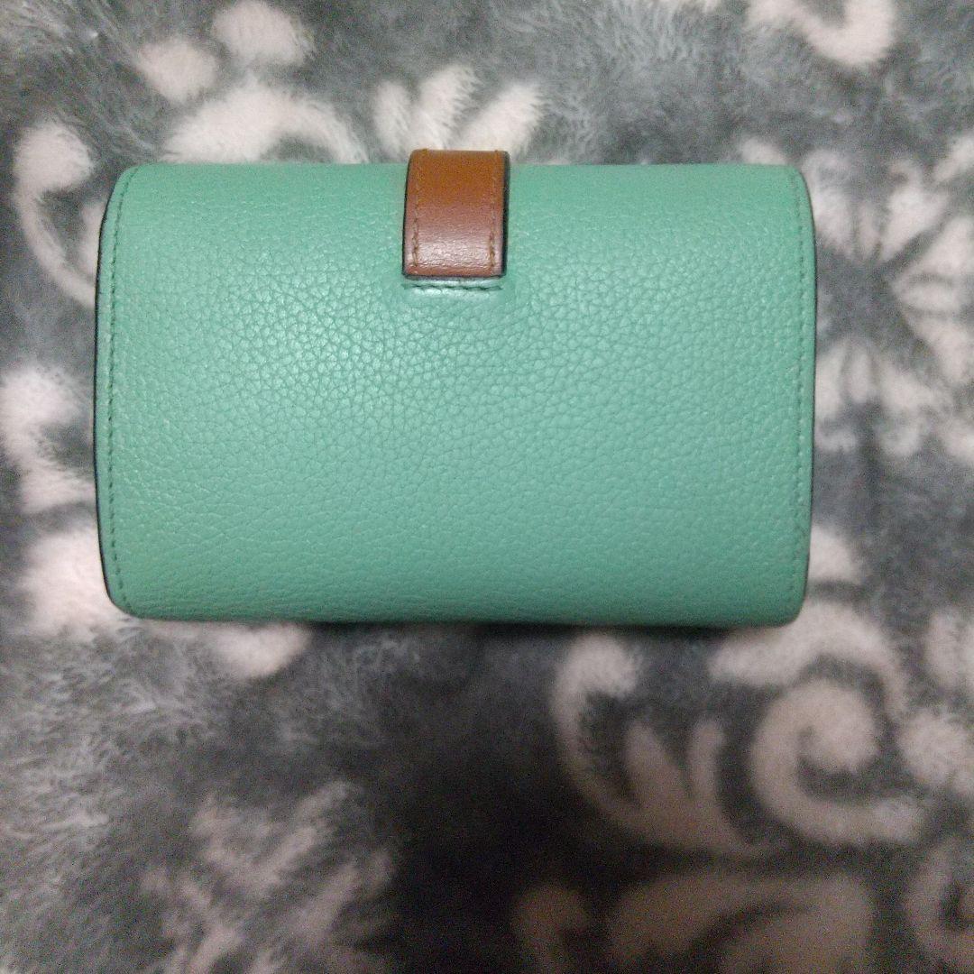 ロエベLOEWEバーティカルウォレットグリーン系 三つ折り財布 レザー