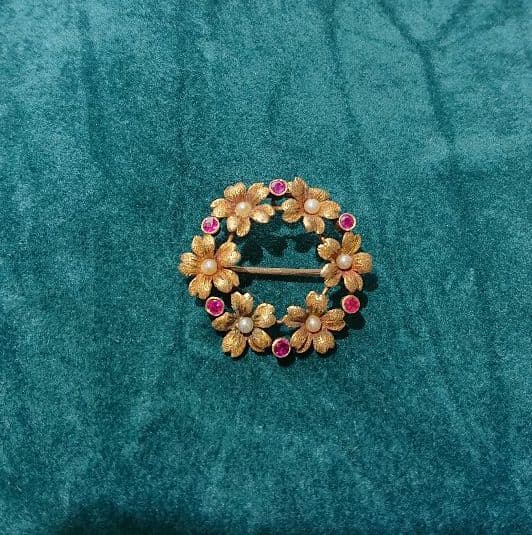 あいちゃんまんですアンティーク ブローチ