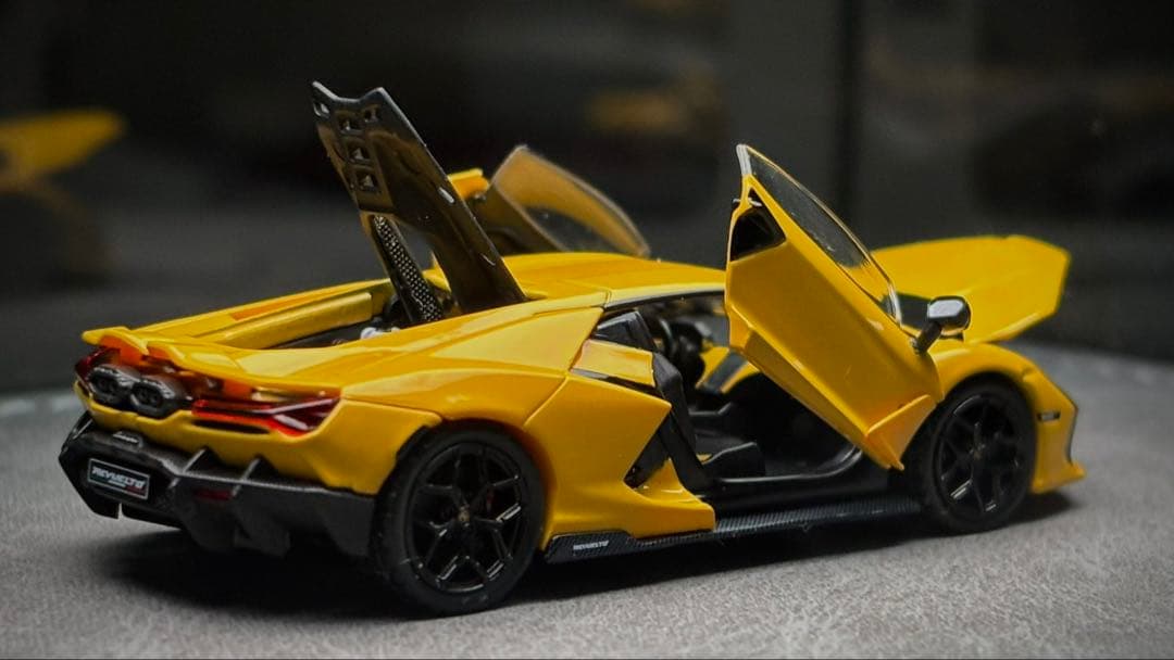 Hung Hing Toys 1/64 ランボルギーニ　レヴェルト　フル開閉